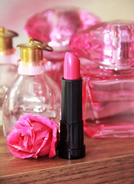 Pink Decorative Lipstick Background Perfume Bottles — Stock Photo, Image