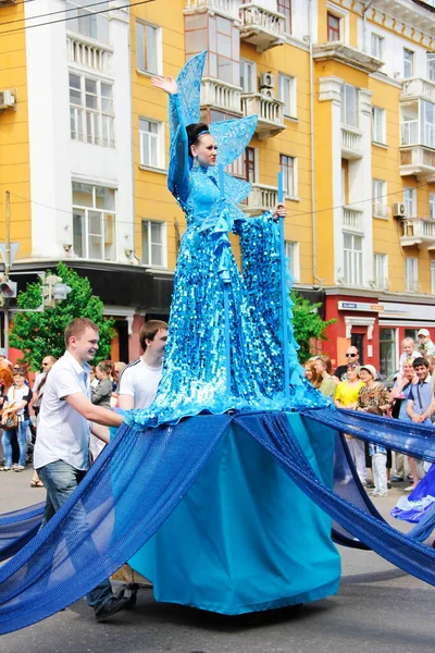 Krasnojarsk Russland Juli 2017 Menschen Theatralischen Kostümen Beim Faschingszug Auf — Stockfoto