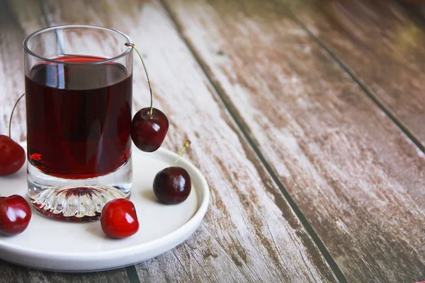 Rote Kirsche Glas Und Kirschfrucht — Stockfoto