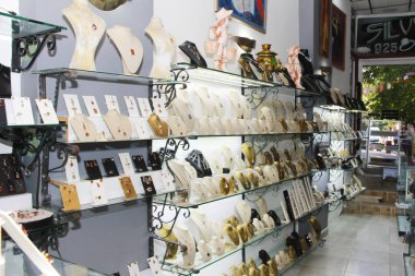 Antalya, Türkiye, 24 Haziran 2020 Mücevherat Dükkanı Pencereleri