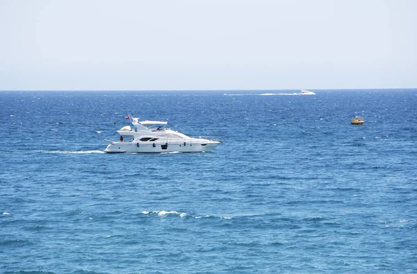 Antalya Turquía Mayo 2020 Yate Motor Blanco Las Olas Del — Foto de Stock