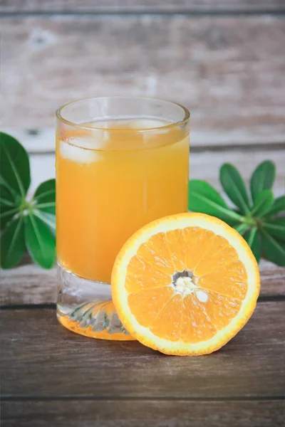 Апельсиновий Напій Склянці Апельсинових Скибочках — стокове фото