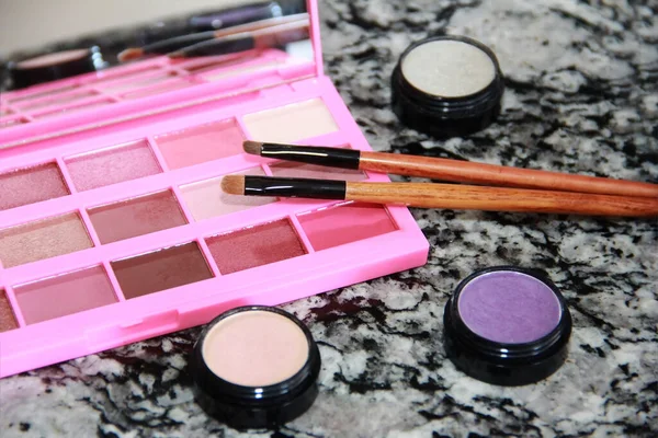 Decorative Cosmetics Eye Shadow Palette Makeup Brushes — Stock Photo, Image