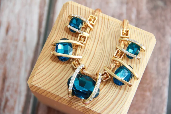 women\'s jewelry gold jewelry necklace with blue gemstone