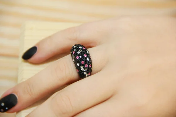 Sieraden Voor Dames Ring Met Edelstenen — Stockfoto