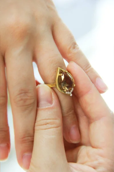 Bijoux Pour Femmes Bague Avec Pierre Précieuse — Photo