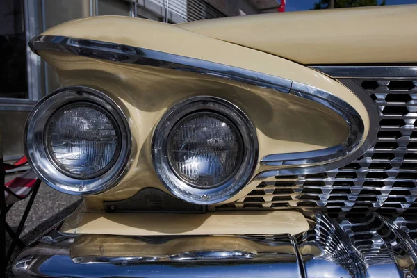 アメリカの古典的な車 フロントの詳細 — ストック写真