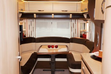 iç lüks kamyonet ve karavan