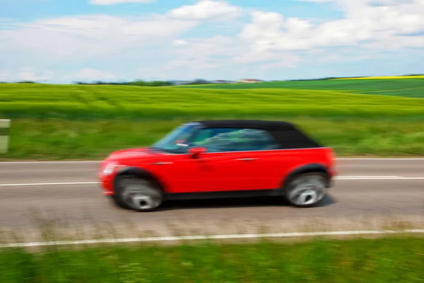 Autos Rasen Auf Landstraße — Stockfoto