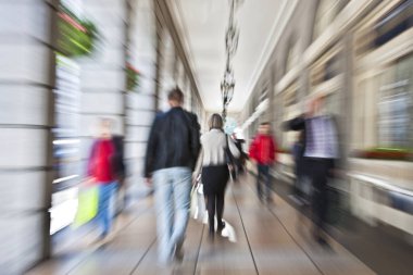 Yürüme, insanların büyük grup bitirim şehirde birlikte alışveriş