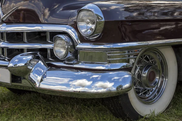 Vintage Αυτοκίνητο Cadillac Fleetwood — Φωτογραφία Αρχείου