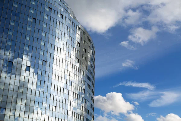 現代のガラスの建物 青トーン画像 — ストック写真