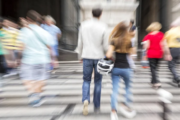 People Crossing Street — Stock Photo, Image