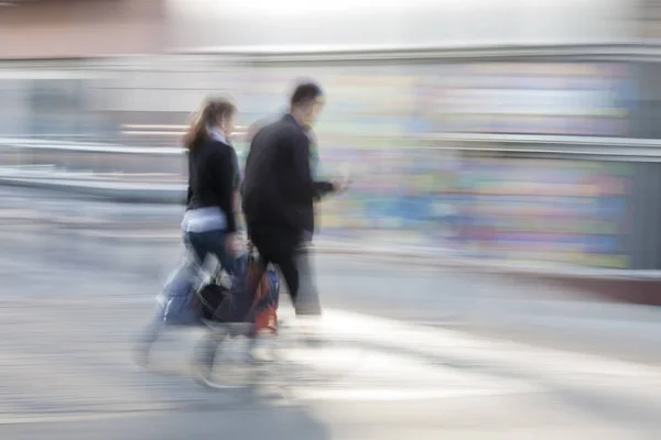 街を歩く認識できない人々、ラッシュアワー — ストック写真