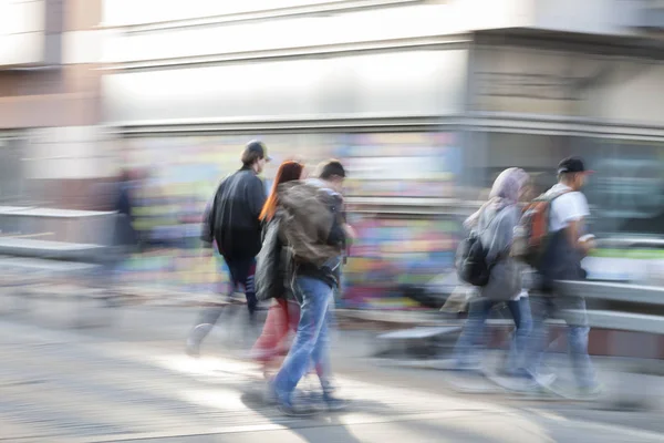 街を歩く認識できない人々、ラッシュアワー — ストック写真