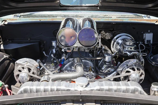 Close-up van auto's motor, Amerikaanse oldtimer — Stockfoto