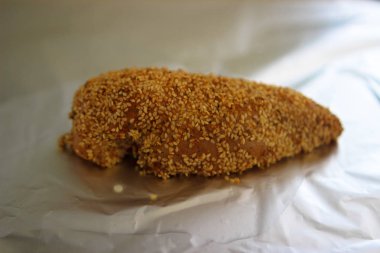 Susam tohumu ile pişmiş tavuk