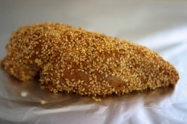 Susam tohumu ile pişmiş tavuk