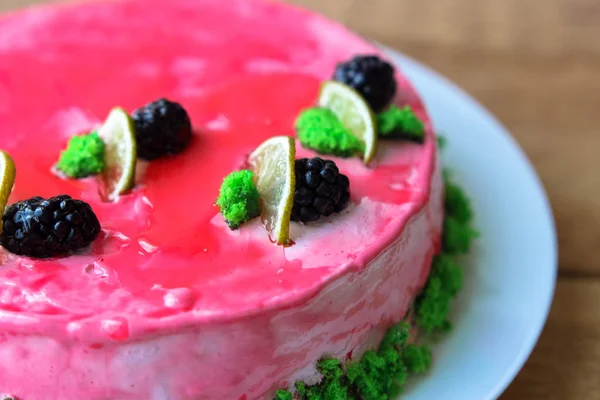 Kuchen Mit Erdbeeren Und Sahne — Stockfoto