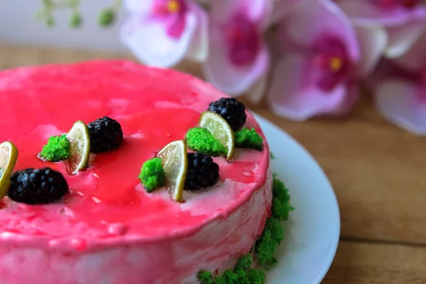 Kuchen Mit Erdbeeren Und Sahne — Stockfoto