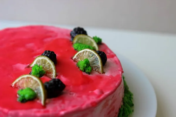 Kuchen Mit Erdbeeren Und Sahne — Stockfoto