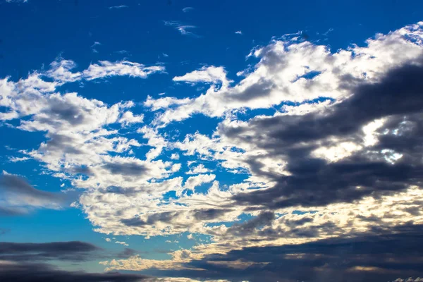 素晴らしい風景です 夕焼け雲の空 — ストック写真