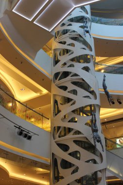 Rzeszow, Polonya - 07 Ekim 2013: Modern iç alışveriş merkezi