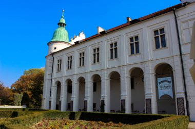 Baranow Sandomierski, Polonya - 08 Ekim 2013: Baranow Sandomierski, Polonya, sarayda dış kez küçük Wawel denilen.