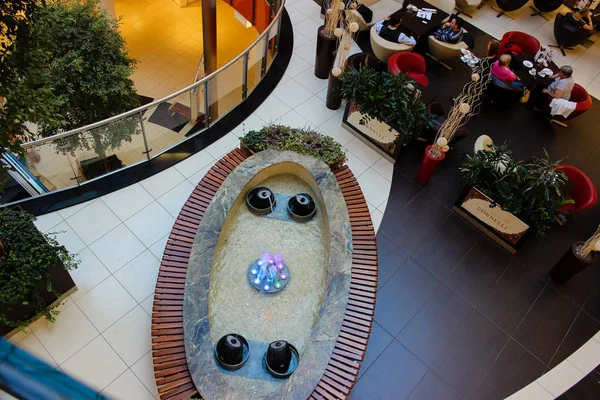 Rzeszow Polonia Octubre 2013 Una Mirada Fuente Centro Comercial — Foto de Stock