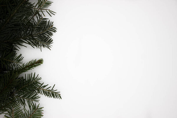 Новогодние украшения на белом фоне. Рождественские рамки с местом для вашего текста. Площадь копирования
.