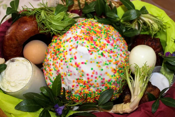Ukrainian Traditional Easter Basket Contains Boiled Chicken Eggs Easter Sweet — Stock Photo, Image