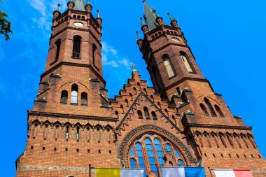 Tarnow, Polonya - 01 Nisan 2014: Kutsal Aile Gotik Katolik Kilisesi'nin dış