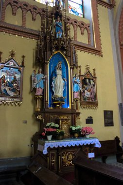 Tarnow, Polonya - 01 Nisan 2014: Kutsal Aile Gotik Katolik Kilisesi'nin iç