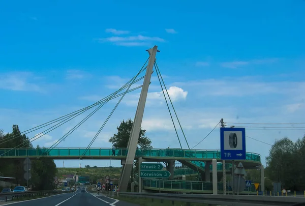 Korwinow Polonia Mayo 2014 Puente Peatonal Vidrio Sobre Carretera — Foto de Stock