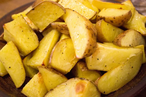 Ψητές Πατάτες Βότανα Είναι Έτοιμο Φάει Σφήνες Πατάτας Σπιτικά Σνακ — Φωτογραφία Αρχείου
