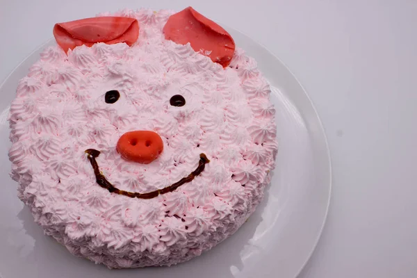 フォーム豚の顔にピンクのケーキ — ストック写真