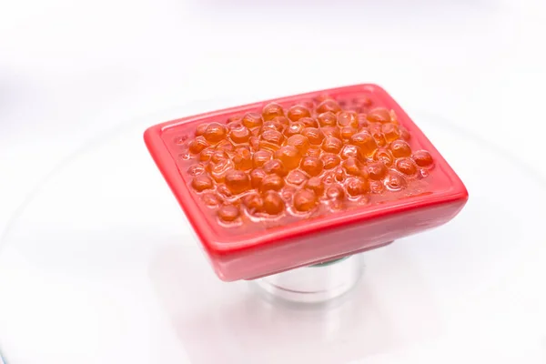 Luxury Red Caviar na tigela. Conceito de foto de alimentos . — Fotografia de Stock