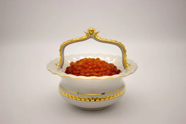 Lyxiga röd kaviar i vasen. Foto matkoncept. — Stockfoto