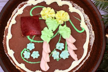 Lezzetli, bir krem pasta ile dekore edilmiştir. Geleneksel Ukrayna Ki