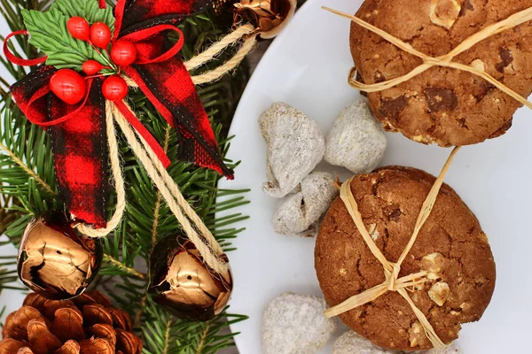 Noel süslemeleri - Noel Baba ve şube için yulaf bisküvi