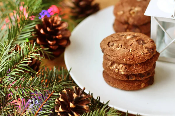 Decoraciones de Navidad - galletas de avena para Santa Claus y ramificación —  Fotos de Stock