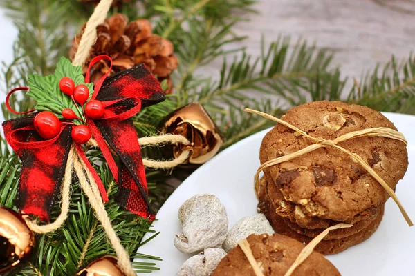Christmas decorations - oat biscuits for Santa Claus and branche — Stock Photo, Image