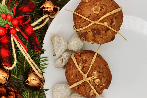 Noel süslemeleri - Noel Baba ve şube için yulaf bisküvi