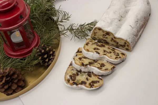 Die drei Scheiben und der Hauptteil des Stollens mit Christstollen — Stockfoto