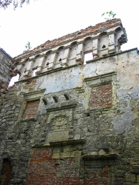 Berezhany, Ukraine - May 10, 2008: Remains of the 16th century c — Stock Photo, Image