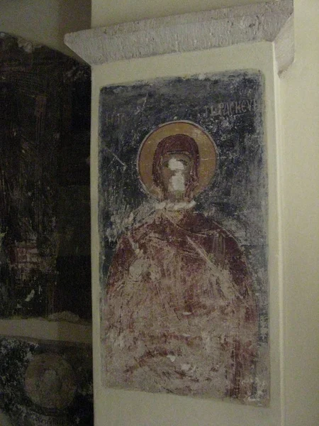 ATENAS, GRECIA - 14 DE OCTUBRE DE 2008: Antiguos iconos frescos en la w —  Fotos de Stock