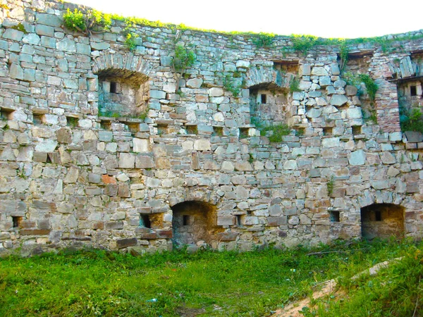 Terebovlya, Ucraina - 8 giugno 2009: Rovine dell'antica legenda — Foto Stock