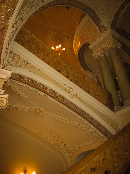 Odessa, Ukraine - May 14, 2010: Wonderful interiors and halls of — Stock Photo, Image
