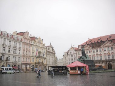 Prag, Çek Cumhuriyeti - 19 Mayıs 2010: Konforlu sokaklar ve meydanlar 