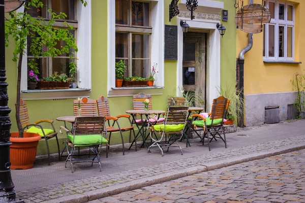 Poznan Polônia Maio 2015 Rua Sem Pessoas Mesas Vazias Perto — Fotografia de Stock